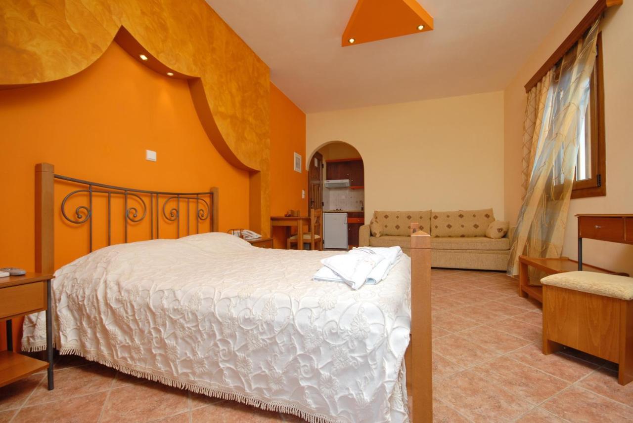 Golden Sun Hotel Stelida  Phòng bức ảnh